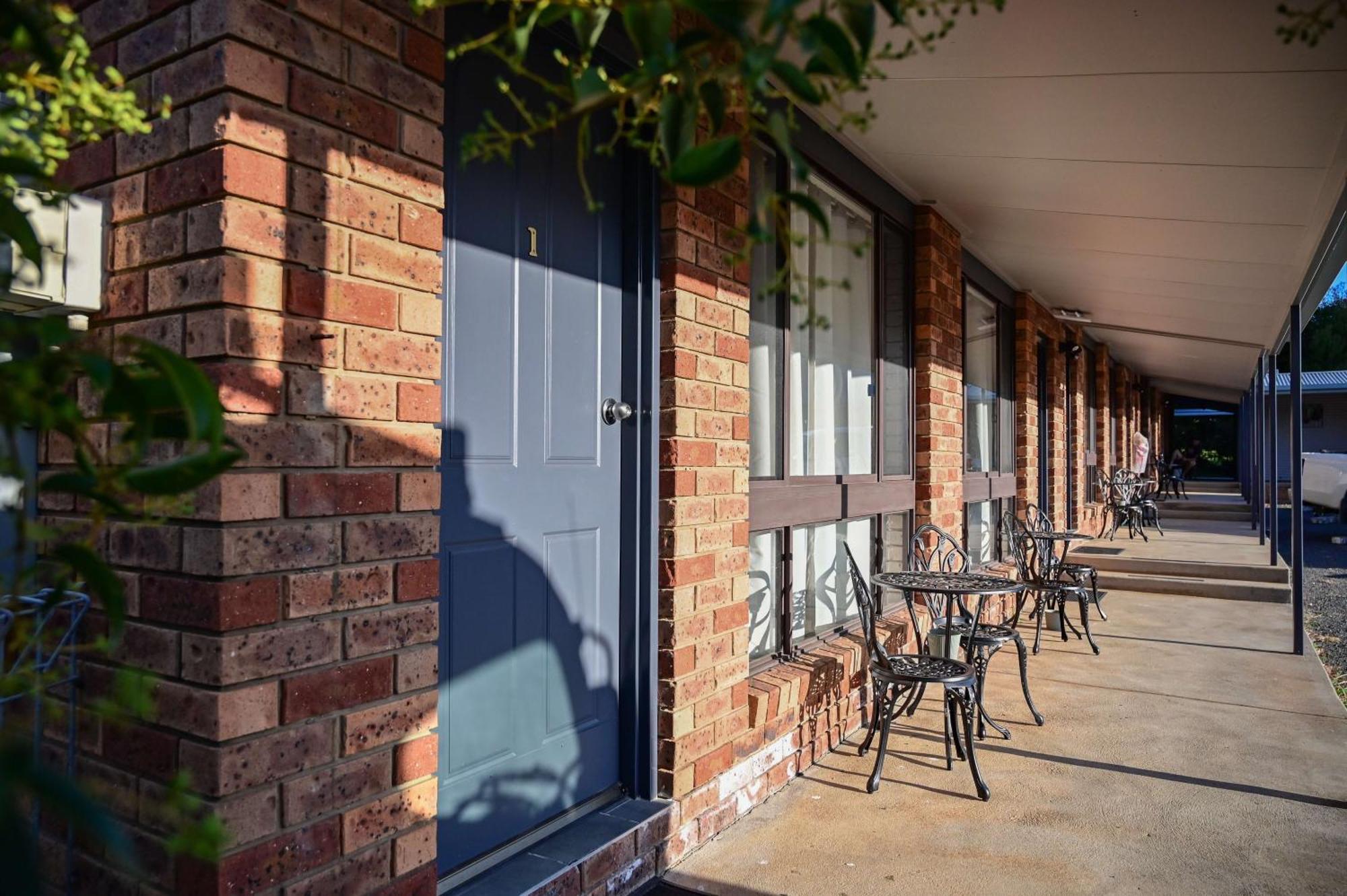 Woomargama Motel ภายนอก รูปภาพ