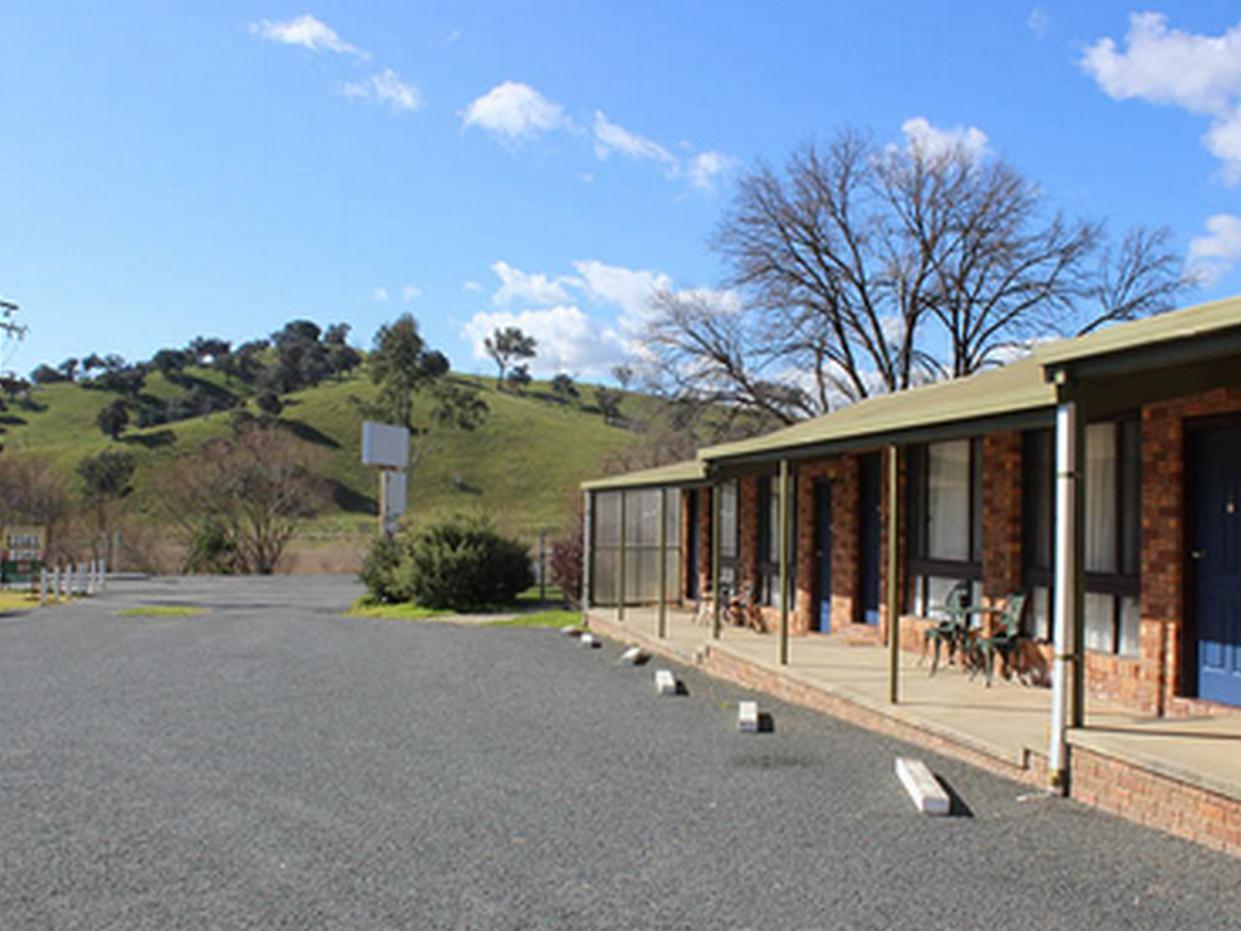 Woomargama Motel ภายนอก รูปภาพ